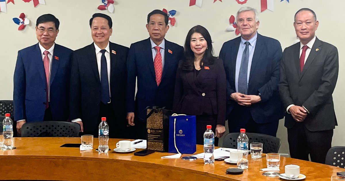 Blessing(s) se reúne con el vicepresidente del Comité de Asuntos Exteriores de la Asamblea Nacional de Vietnam