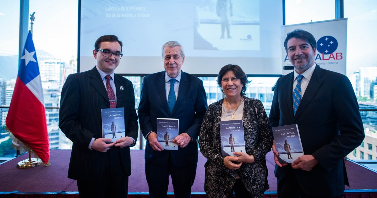 Canciller participa en la presentación de la nueva edición del libro La Antártica Chilena