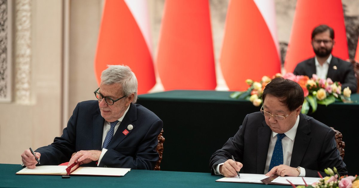 Chile y China firman 13 acuerdos de cooperación destinados a actualizar su agenda bilateral