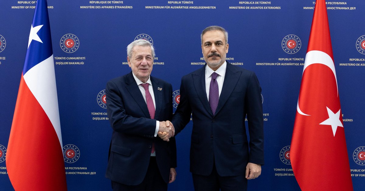 Canciller chileno impulsa relaciones con Türkiye en Ankara