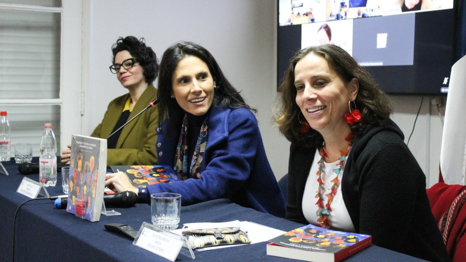 Canciller Antonia Urrejola presenta el libro “Mujeres y política exterior en América Latina, un mundo de desigualdades”