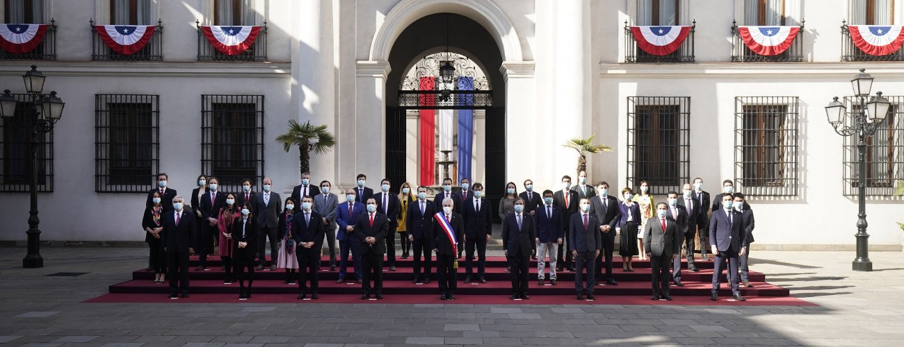 Subsecretarios de Cancillería participan en fotografía oficial de Fiestas Patrias en La Moneda