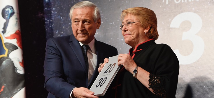 Canciller Muñoz presenta libro que recoge lineamientos de la política exterior chilena para el 2030