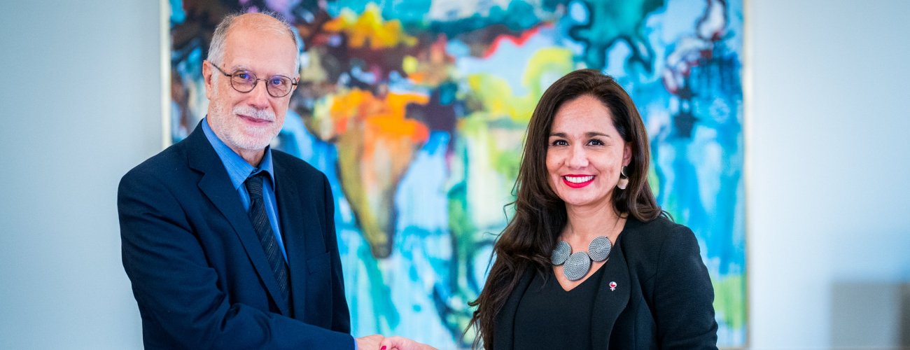 Subsecretaria Gloria de la Fuente se reúne con Embajador de España en Chile