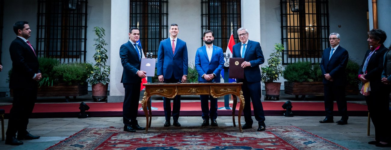 Ministro acompaña al Presidente Boric en reunión con Mandatario de Paraguay y suscribe documentos conjuntos