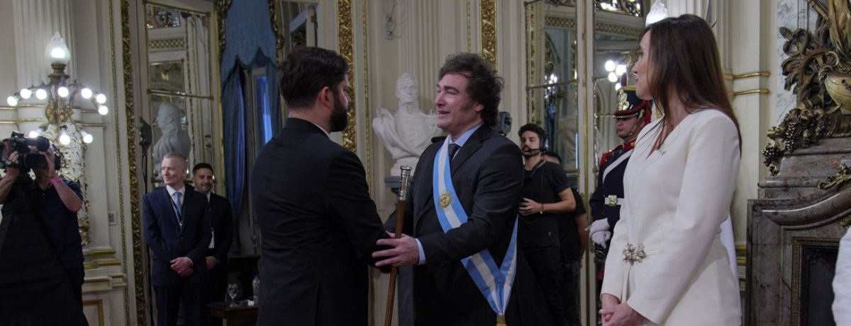 Canciller van Klaveren acompaña al Presidente Boric en cambio de mando ...