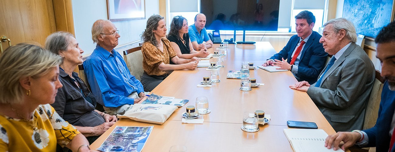 Canciller se reúne con familia de joven neerlandés desaparecido en 1985