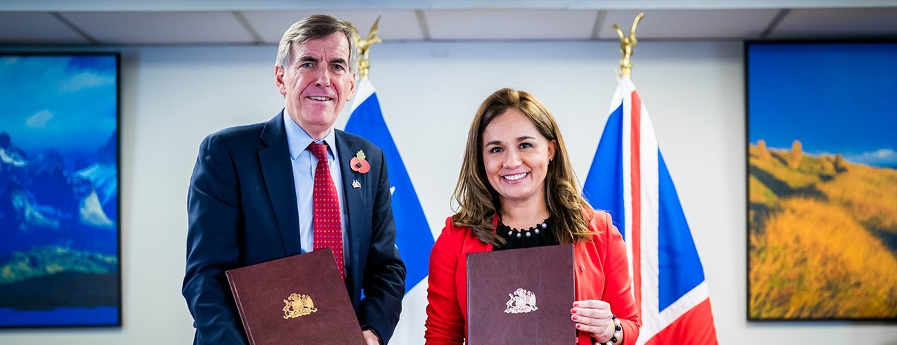 Chile y Reino Unido firman carta de intención sobre Cooperación Antártica