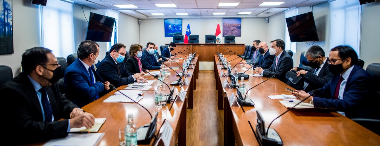 Subsecretaria Ximena Fuentes sostiene encuentro de trabajo con su par de Perú