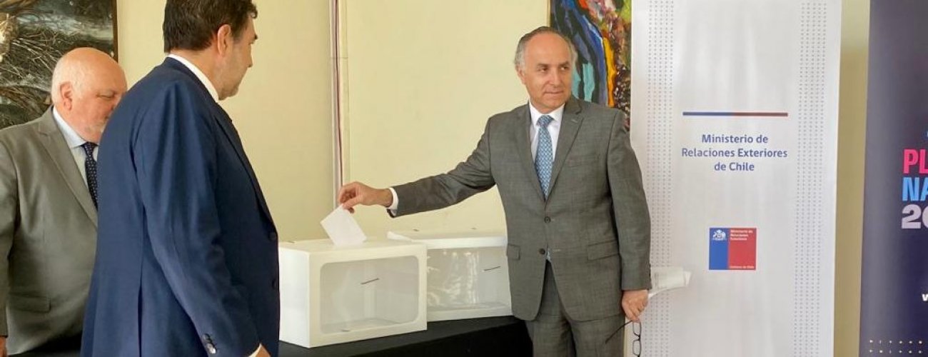 Canciller Ribera presentó renovado material para voto en el exterior: Nuestra función es garantizar plena seguridad del proceso y la confiabilidad de los resultados