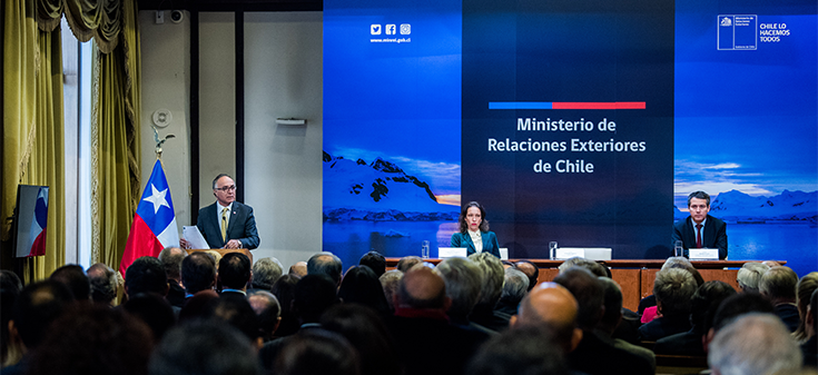 Ministro Ribera saluda al cuerpo diplomático residente en Chile