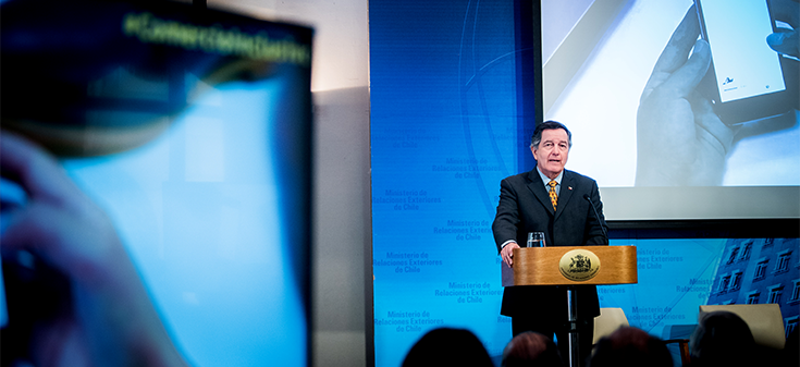 Canciller Ampuero lanza libro “Estudio del Impacto de los Tratados de Libre Comercio de Chile”