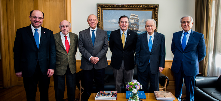 Ministro Ampuero se reúne con Consejo de ex Cancillleres