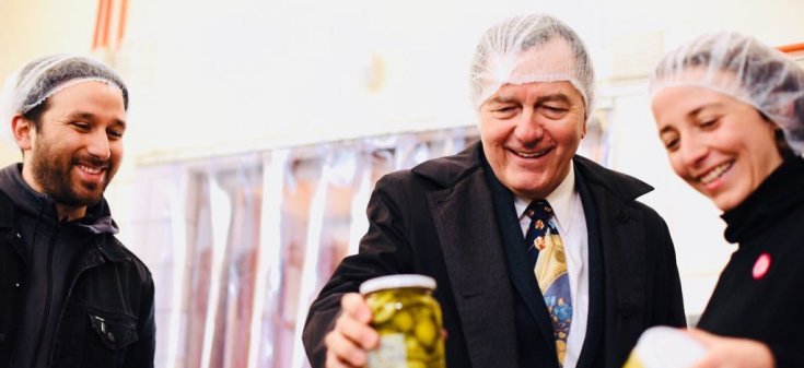 Canciller Ampuero visita empresa beneficiada por programa Mujer Exporta: “Queremos ayudar a este tipo de pequeñas y medianas empresas a llegar al mercado internacional”